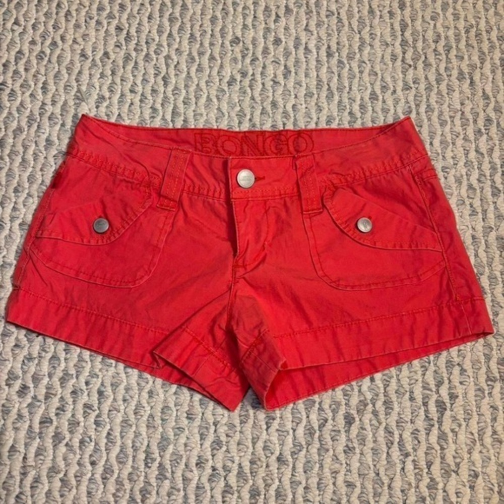 Y2K low rise Red Bongo cargo shorts with pockets and button details. Size: S